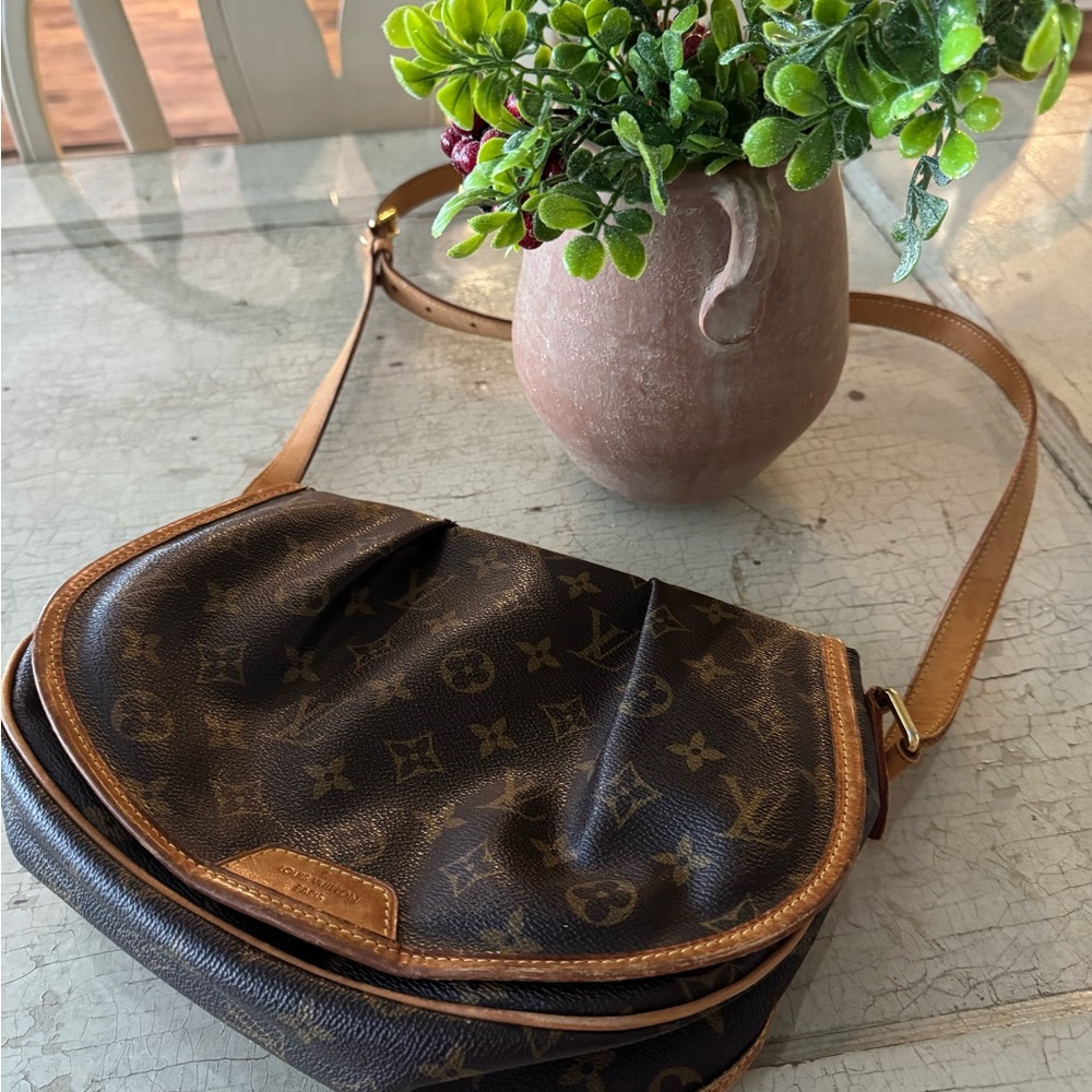 AUTHENTIC Louis Vuitton Menilmontant PM PREOWNED